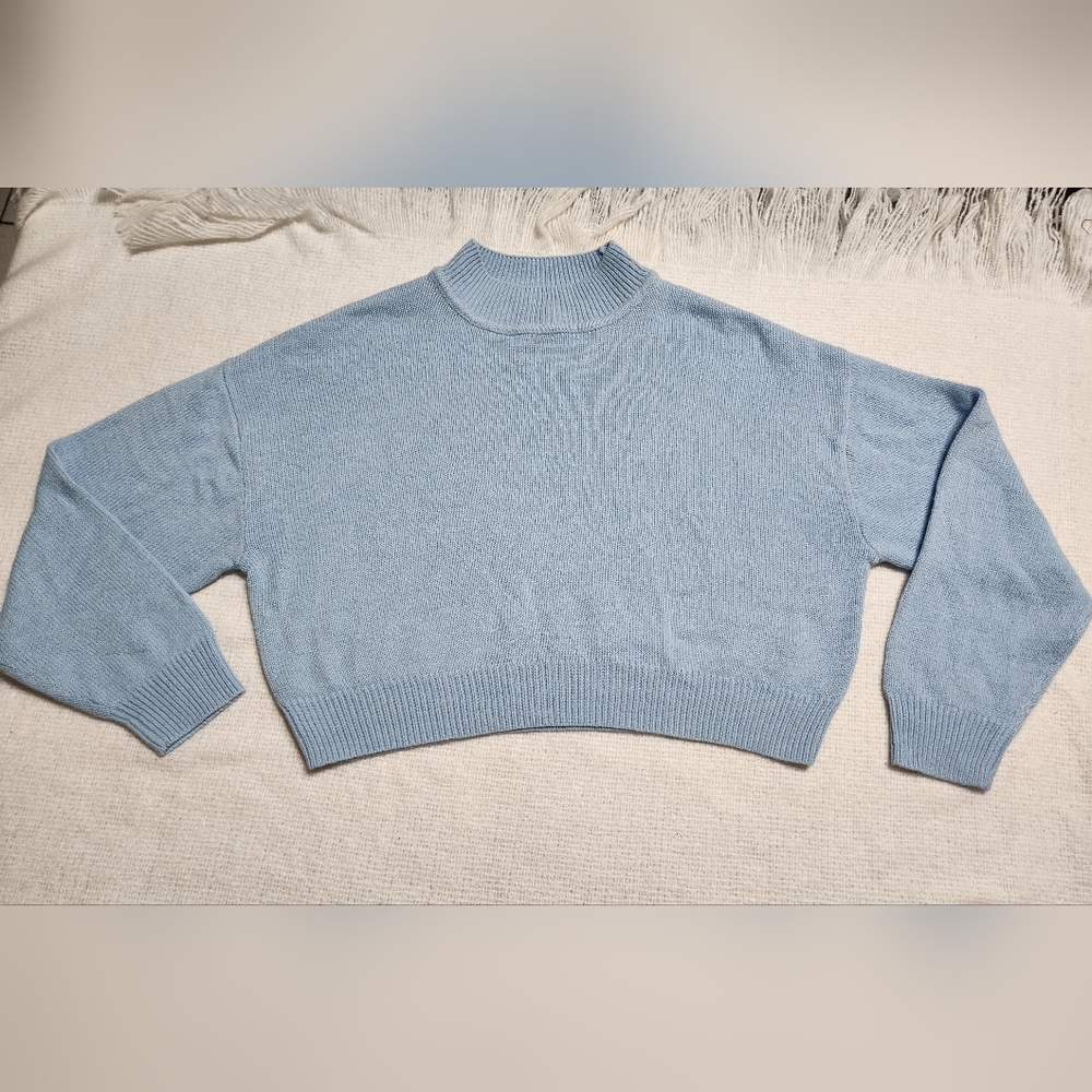 Women’s H&M/Divided Acrylic Cropped Soft Blue Women's Turtleneck Sweater Size SM